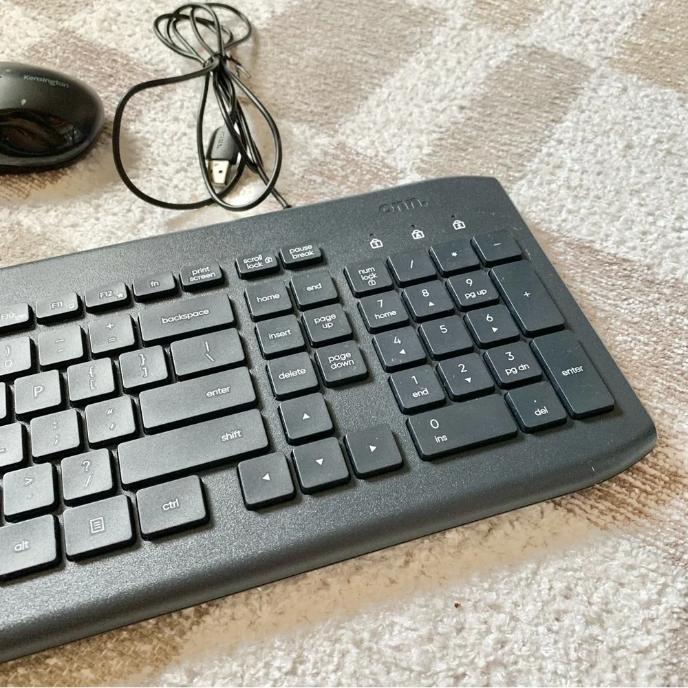 Onn Black USB Keyboard with Numbers and Kensington Black Mouse